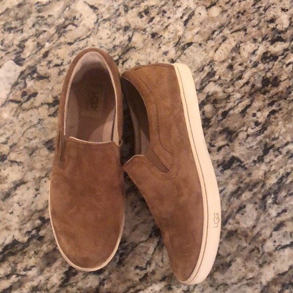 UGG SLIP ON SHOES SZ 8.5 - Picture 2 of 10
